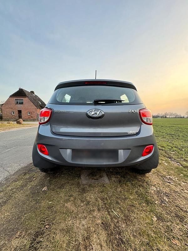 Gebraucht Hyundai i10 87 PS (63 kW) 2016 Grau Kleinwagen
