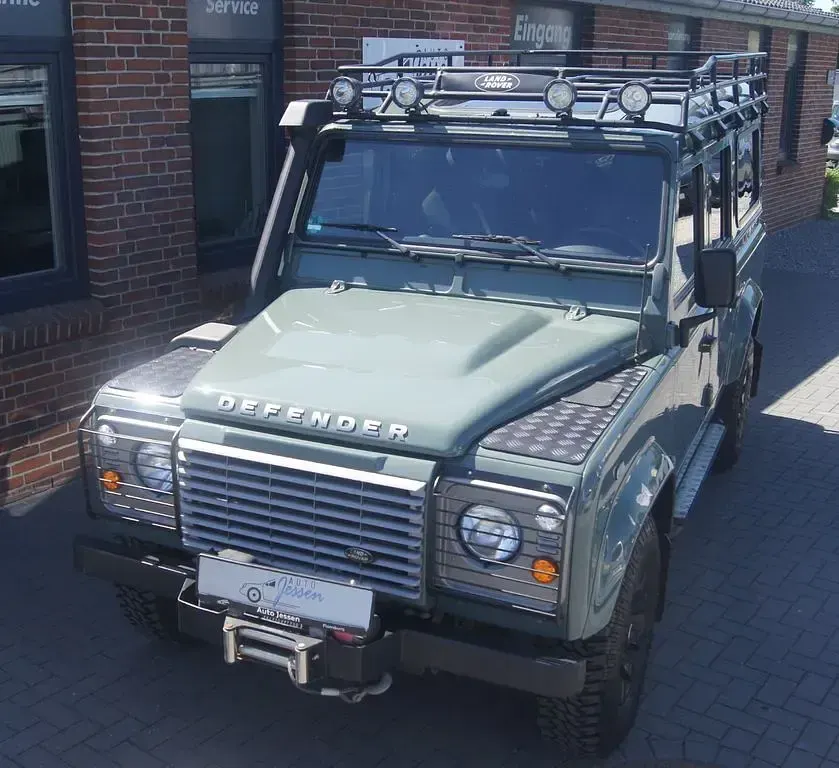 Gebraucht Land Rover Defender SE 122 PS (89 kW) 2015 Grün SUV
