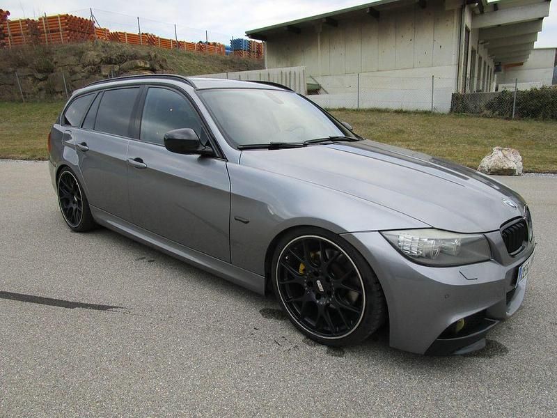 Gebraucht BMW 325 Performance 204 PS (150 kW) 2011 Grau Kombi