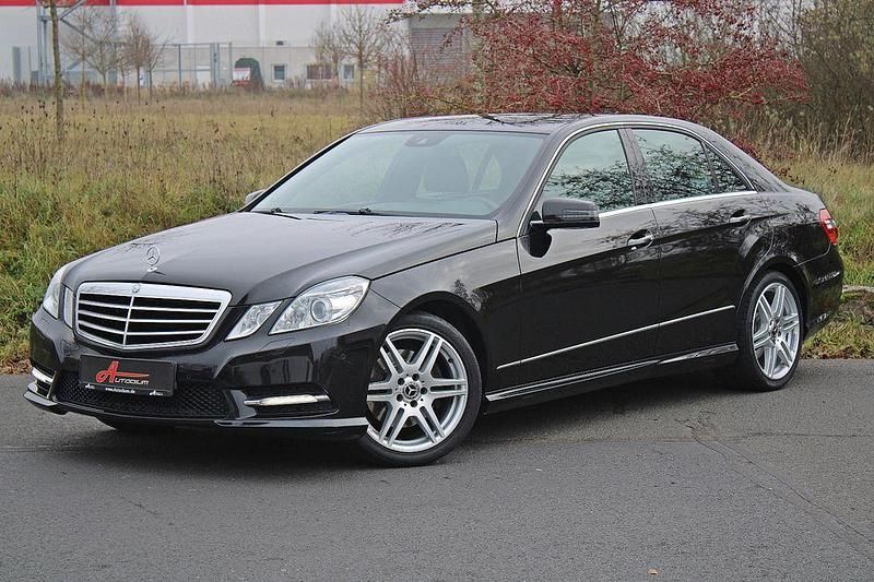 Schwarz Gebraucht 2012 Mercedes E220 Sport Limousine | 15.900 € (Etwas zu teuer) - Bild 1/4
