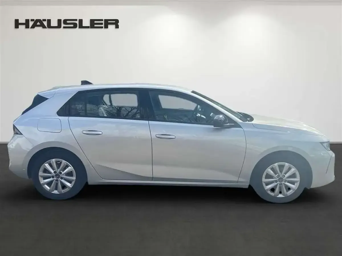 Gebraucht Opel Astra Enjoy 131 PS (96 kW) 2023 Kristall silber Kleinwagen