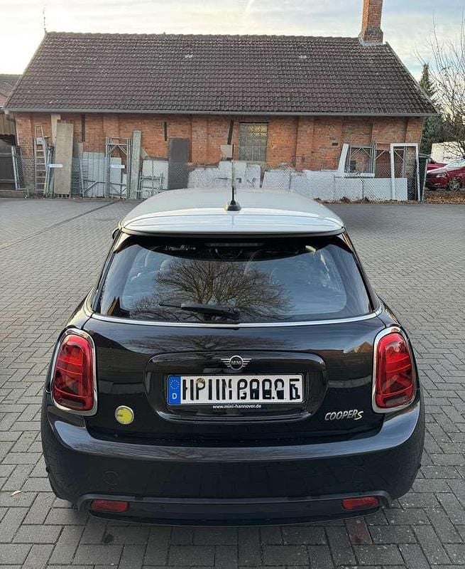 Gebraucht Mini Cooper SE Essential 135 kW (184 PS) 2022 Schwarz Kleinwagen