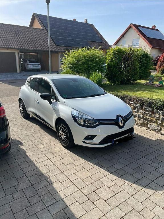 Weiß Gebraucht 2017 Renault Clio IV Intens Limousine | 8.100 € (Guter Preis) - Bild 1/4