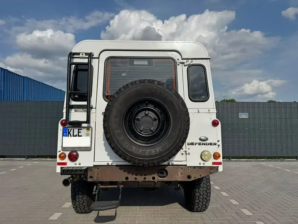 Gebraucht Land Rover Defender 122 PS (89 kW) 2011 Weiß Kombi