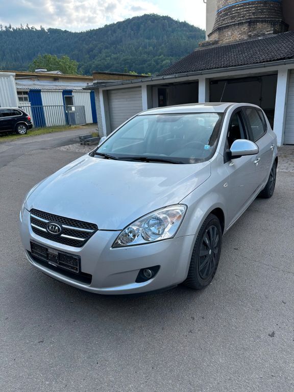 Silber Gebraucht 2007 Kia Ceed Limousine | 3.500 € (Fairer Preis) - Bild 1/4