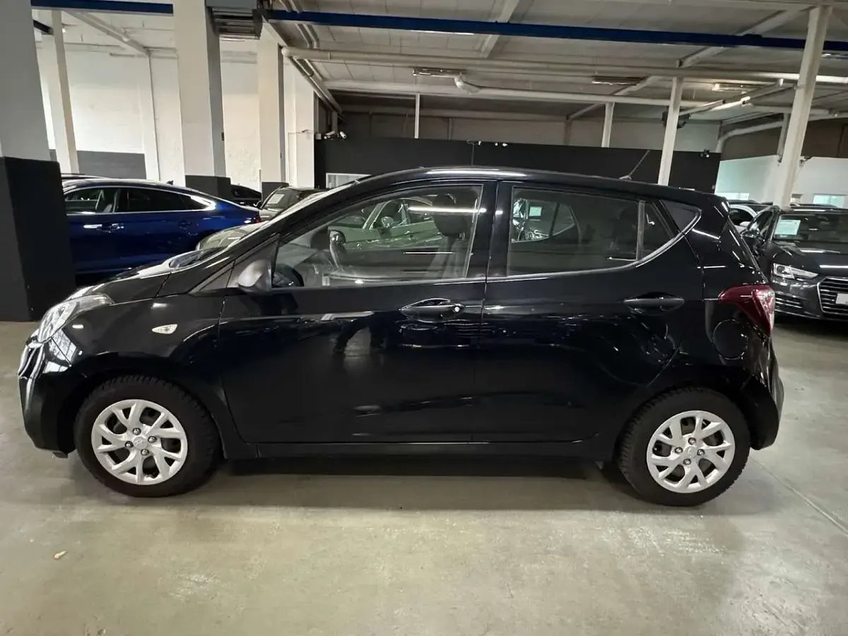Gebraucht Hyundai i10 Classic 67 PS (49 kW) 2018 Schwarz Kleinwagen
