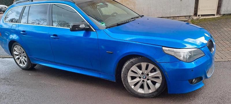 Gebraucht BMW 525 177 PS (130 kW) 2005 Blau Kombi