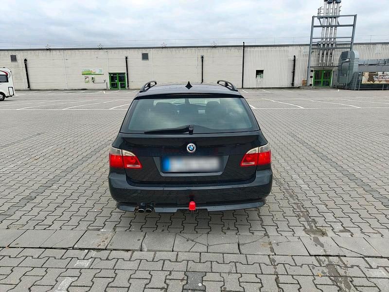 Gebraucht BMW 525 177 PS (130 kW) 2006 Schwarz Kombi