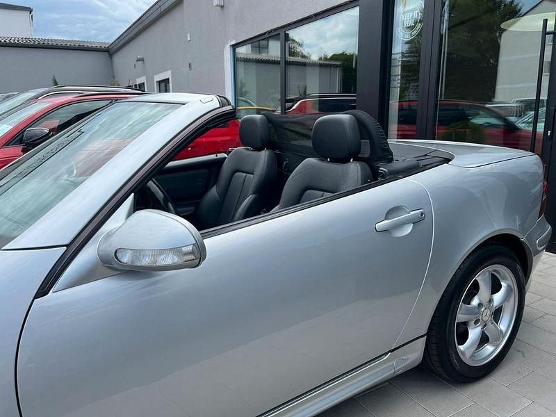 Gebraucht Mercedes SLK320 218 PS (160 kW) 2001 Silber Cabrio