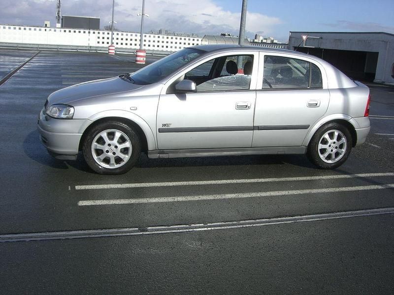 Używany Opel Astra Njoy 84 KM (61 kW) 2003 Srebrny Sedan/Limuzyna