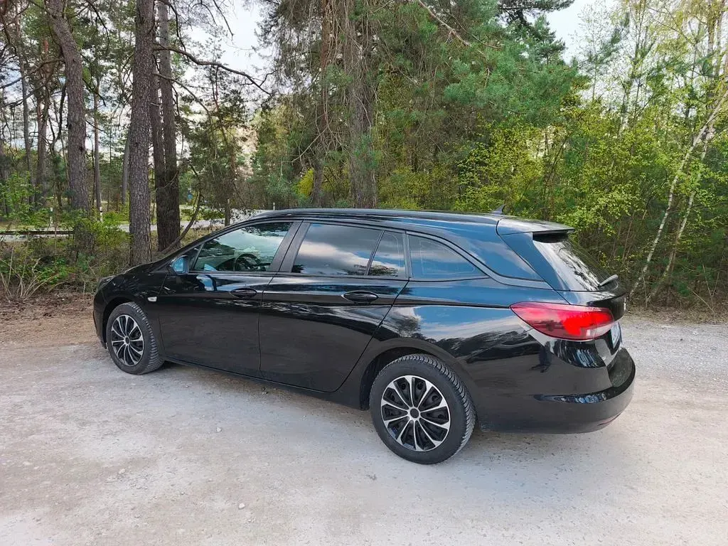 Usado Opel Astra Edition 95 HP (69 kW) 2017 Preto Carrinha