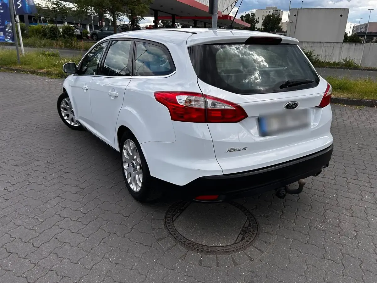 Gebraucht Ford Focus 140 PS (102 kW) 2014 Weiß Kombi