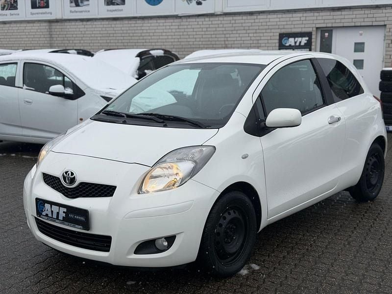 Gebraucht Toyota Yaris Edition 99 PS (72 kW) 2011 Weiß Kleinwagen