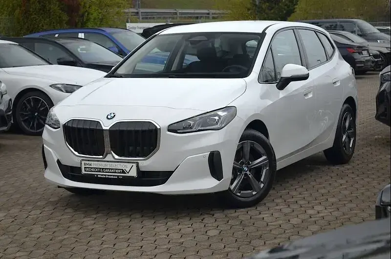 Gebraucht BMW 220 Active Tourer 170 PS (125 kW) 2025 Weiß Van / Kleinbus