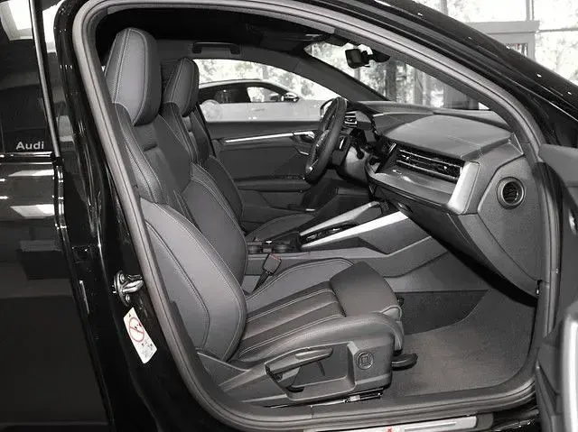 Neu Audi A3 Business 150 PS (110 kW) 2026 Mythosschwarz metallic Limousine