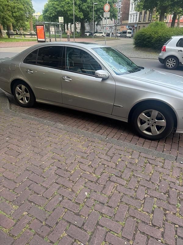 Gebraucht Mercedes E320 204 PS (150 kW) 2003 Silber Limousine