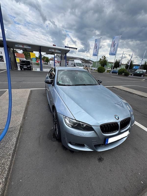 Blau Gebraucht 2009 BMW 335 Performance Coupé | 11.999 € (Guter Preis) - Bild 1/4