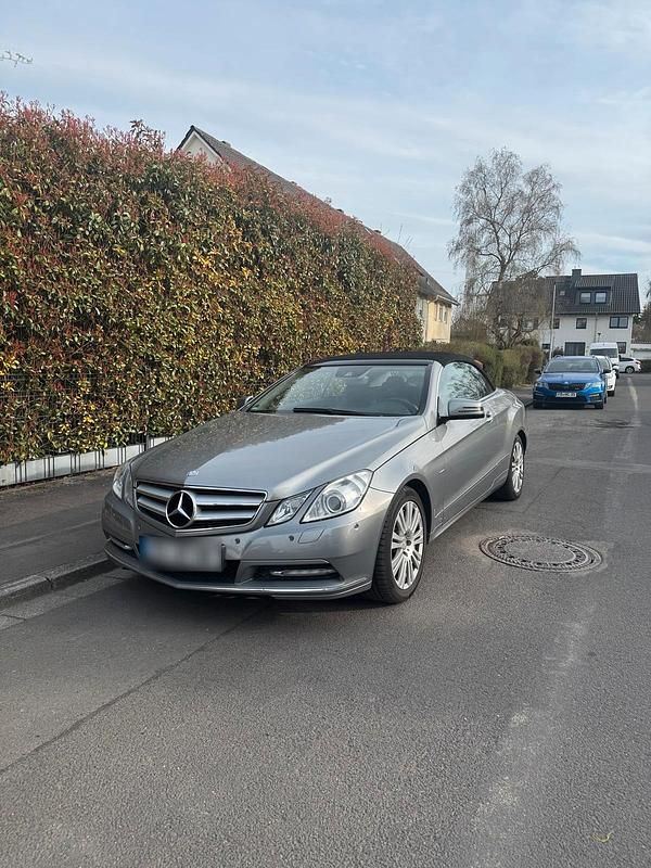 Gebraucht Mercedes E200 184 PS (135 kW) 2011 Silber Cabrio