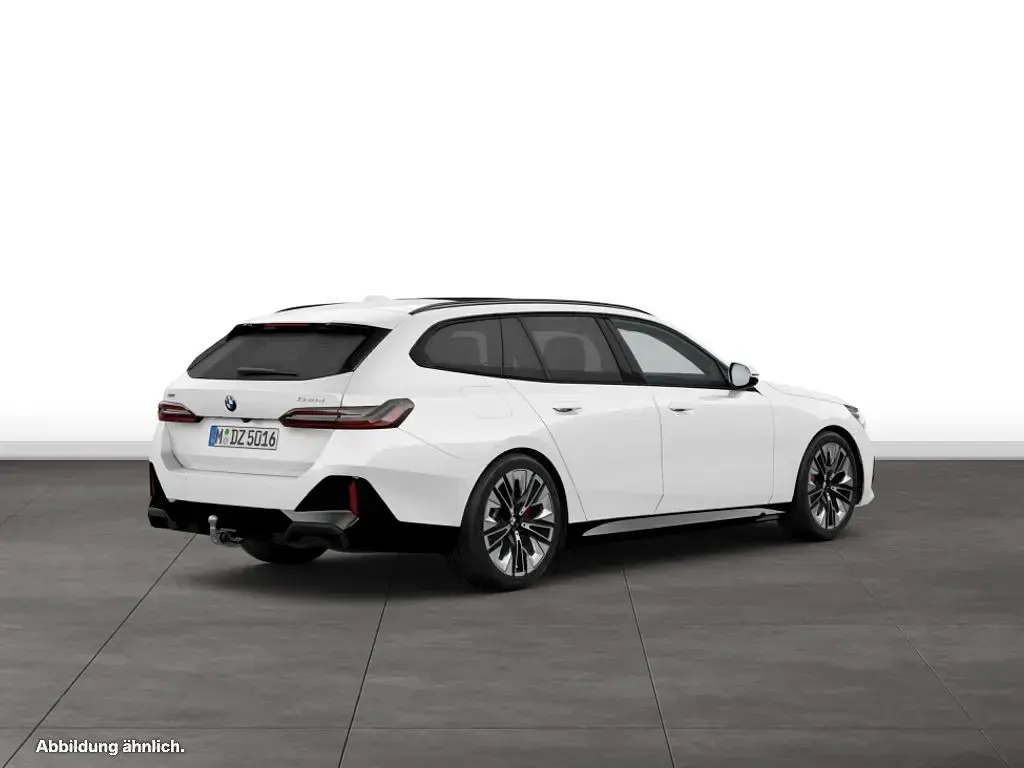 Gebraucht BMW 540 Sport Line 286 PS (210 kW) 2026 Weiß Kombi