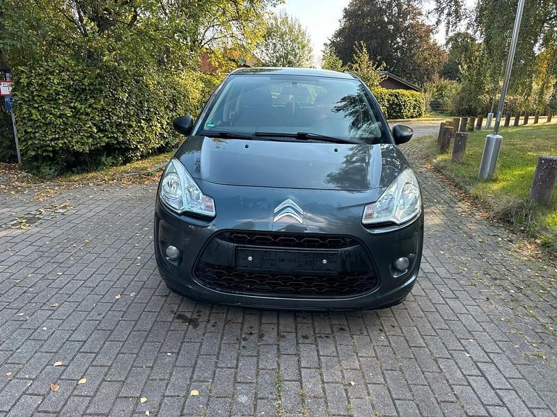Grau Gebraucht 2013 Citroën C3 Kleinwagen | 2.799 € - Bild 1/4