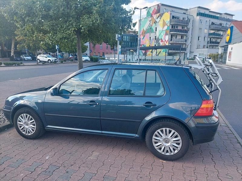 Blau Gebraucht 2003 VW Golf IV Kleinwagen | 1.850 € (Guter Preis) - Bild 1/4