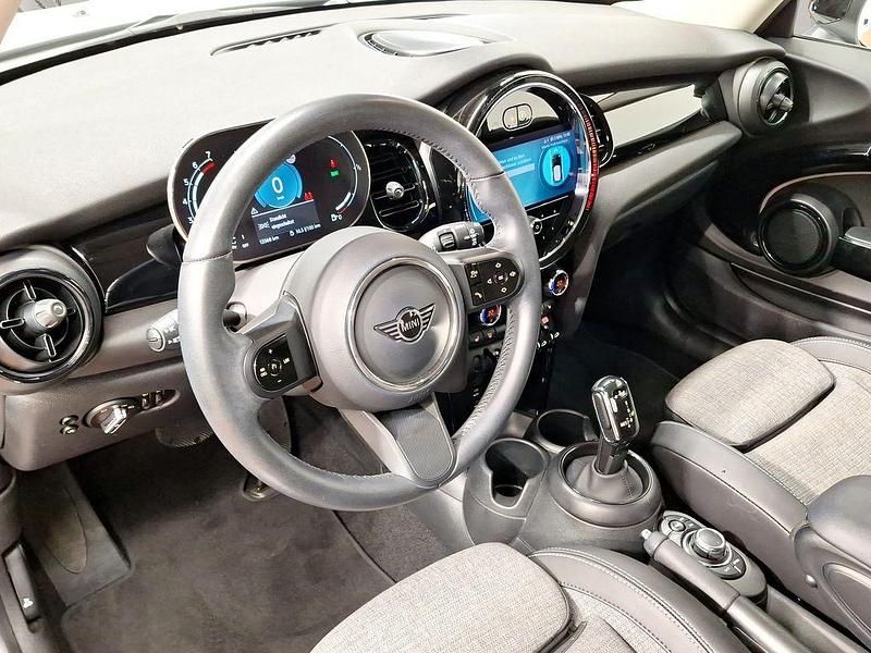 Gebraucht Mini Cooper 136 PS (100 kW) 2023 Weiß Kleinwagen
