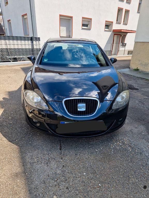 Schwarz Gebraucht 2008 Seat Leon Stylance Limousine | 3.000 € (Fairer Preis) - Bild 1/4
