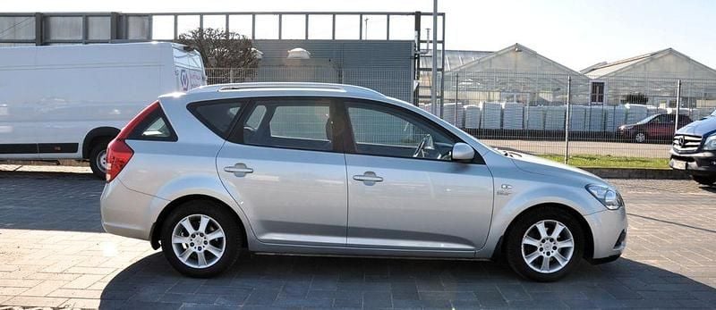 Gebraucht Kia Ceed 125 PS (91 kW) 2012 Silber Kleinwagen