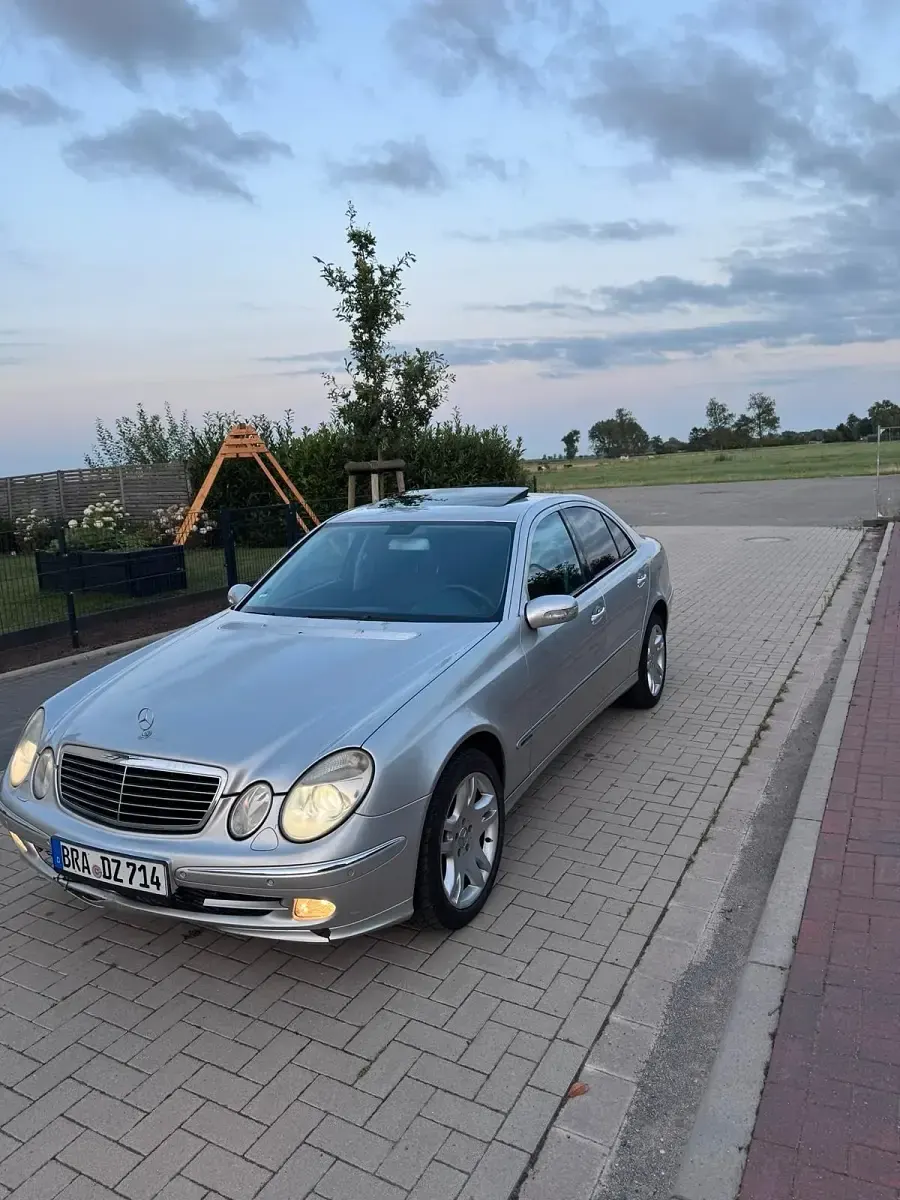 Gebraucht Mercedes E320 204 PS (150 kW) 2005 Silber Limousine