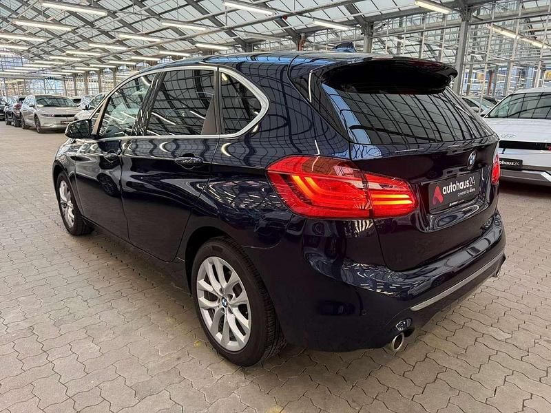 Gebraucht BMW 220 Luxury Line 192 PS (141 kW) 2018 Imperialblau metallic Van / Kleinbus