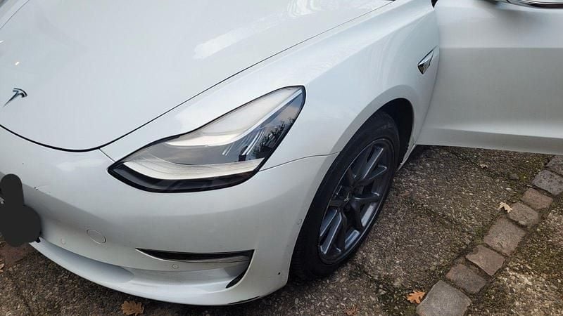 Second-hand Tesla Model 3 366 kW (498 CP) 2019 Alb Berlinǎ