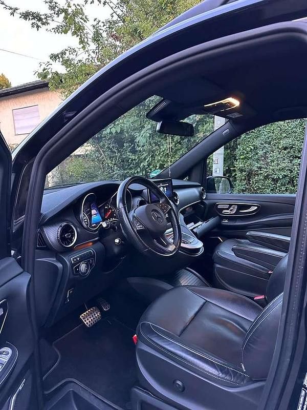 Gebraucht Mercedes V220 Avantgarde 163 PS (119 kW) 2021 Schwarz Van / Kleinbus