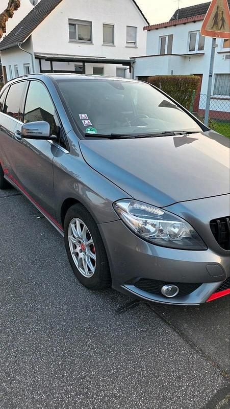 Gebraucht Mercedes B180 122 PS (89 kW) 2012 Grau Van / Kleinbus