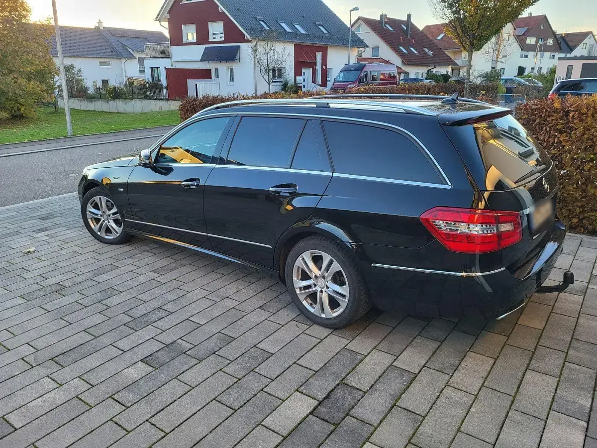 Usado Mercedes E220 Avantgarde 170 CV (125 kW) 2011 Negro Berlina