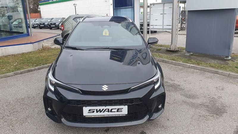 Schwarz Neu 2025 Suzuki Swace Comfort+ Limousine | 34.480 € - Bild 1/4