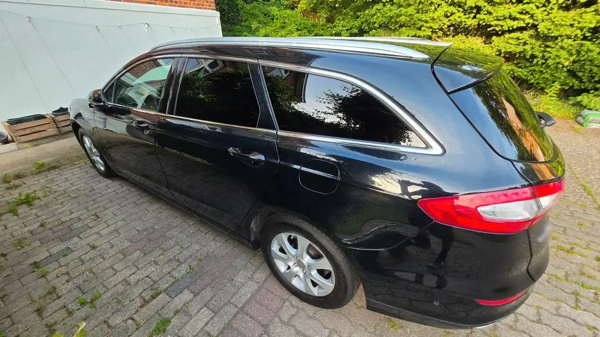 Gebraucht Ford Mondeo Titanium 179 PS (131 kW) 2015 Schwarz Kombi