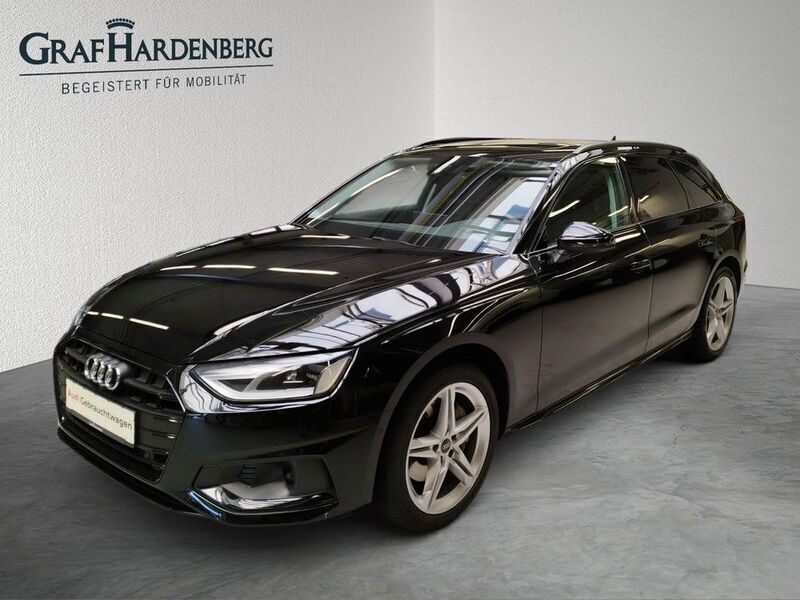 Brillantschwarz Gebraucht 2021 Audi A4 Ambiente Kombi | 26.920 € (Fairer Preis) - Bild 1/4