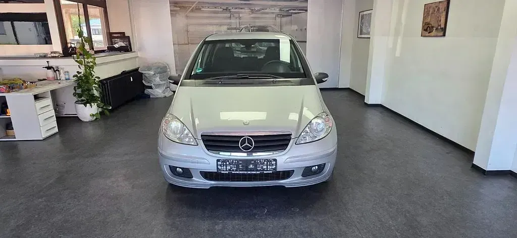 Gebraucht Mercedes A150 Elegance 95 PS (69 kW) 2008 Silber Van / Kleinbus