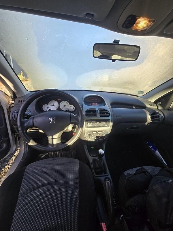 Gebraucht Peugeot 206 60 PS (44 kW) 2005 Grau Kleinwagen
