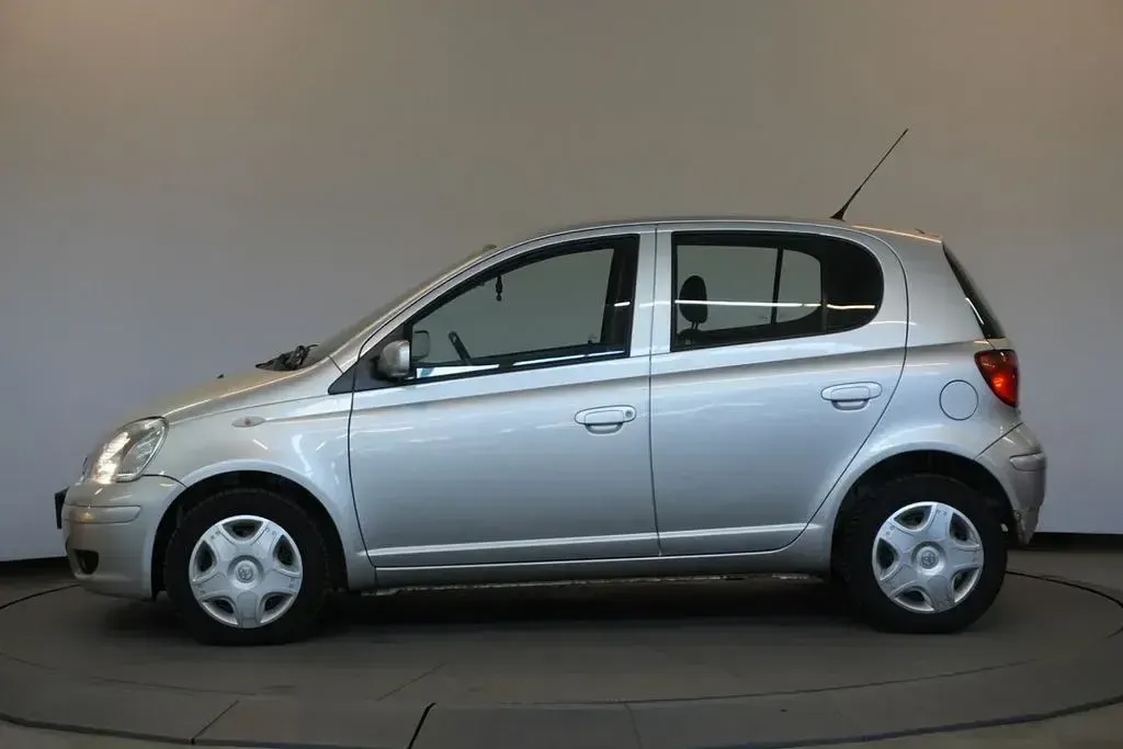Gebraucht Toyota Yaris Edition 65 PS (47 kW) 2005 Silber Limousine