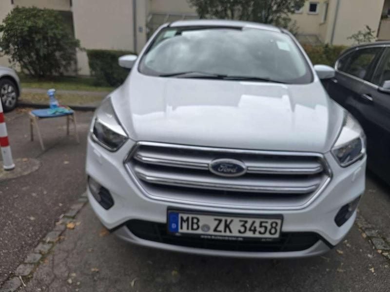 Weiß Gebraucht 2017 Ford Kuga Trend SUV | 13.000 € (Guter Preis) - Bild 1/4