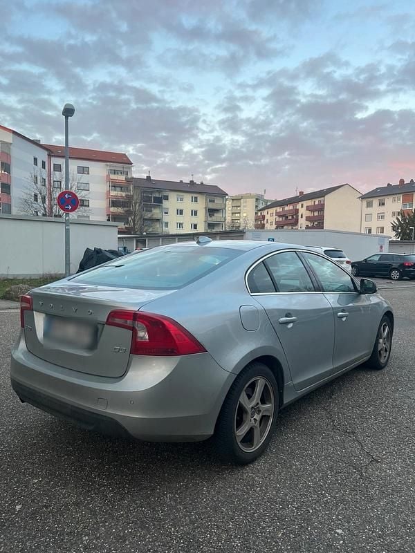 Gebraucht Volvo S60 163 PS (119 kW) 2012 Silber Limousine