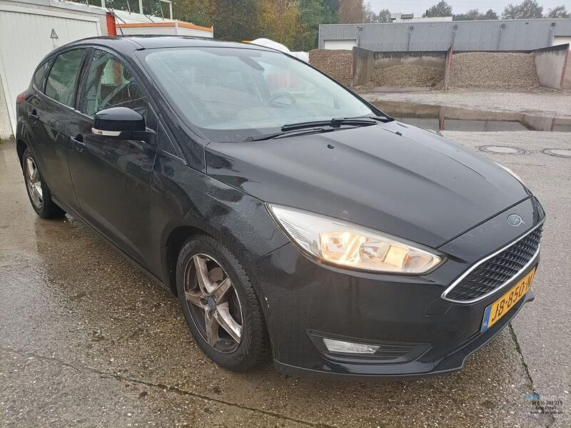 Schwarz Gebraucht 2015 Ford Focus Titanium Limousine | 2.999 € (Superpreis) - Bild 1/4