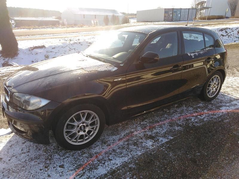 Gebraucht BMW 118 140 PS (102 kW) 2010 Schwarz Kleinwagen