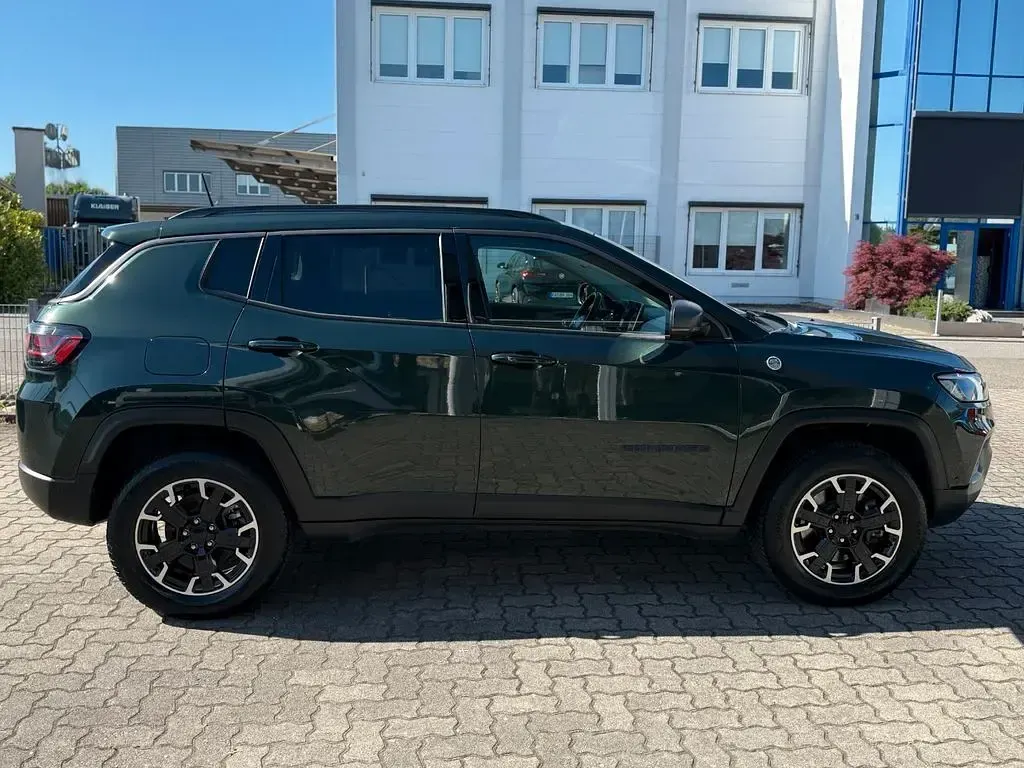 Gebraucht Jeep Compass Trailhawk 241 PS (177 kW) 2022 Grün SUV