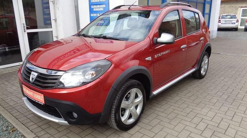 Gebraucht Dacia Sandero Stepway 84 PS (61 kW) 2011 Rot Limousine