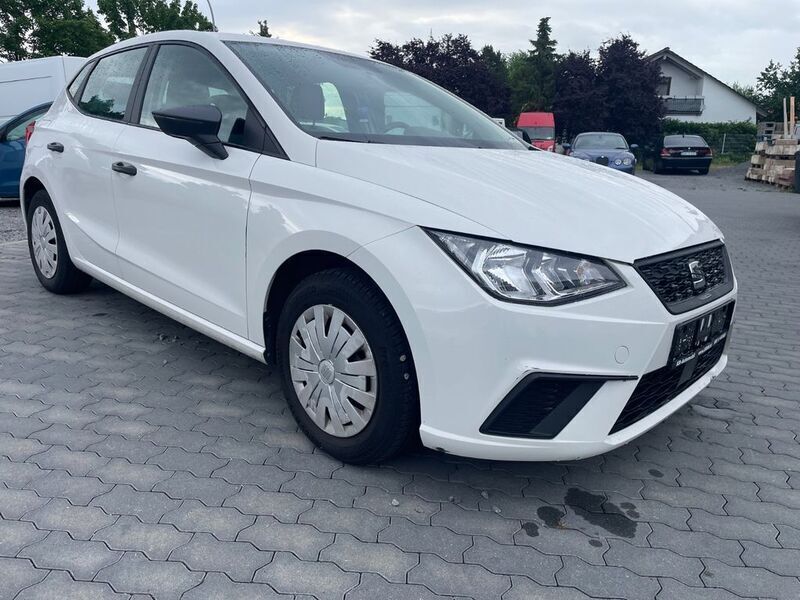 Weiß Gebraucht 2019 Seat Ibiza Reference Limousine | 5.999 € - Bild 1/4