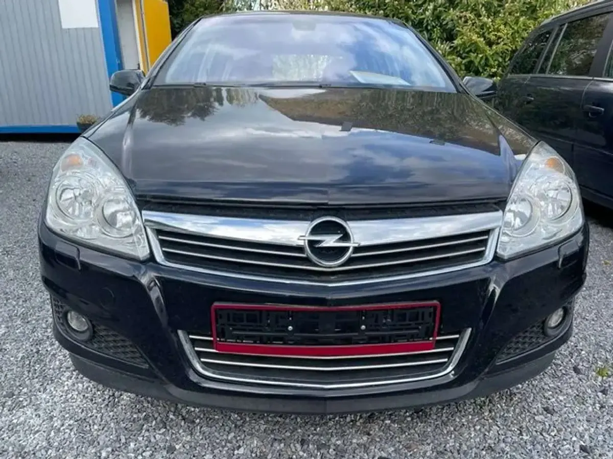 Gebraucht Opel Astra 116 PS (85 kW) 2008 Schwrz Limousine