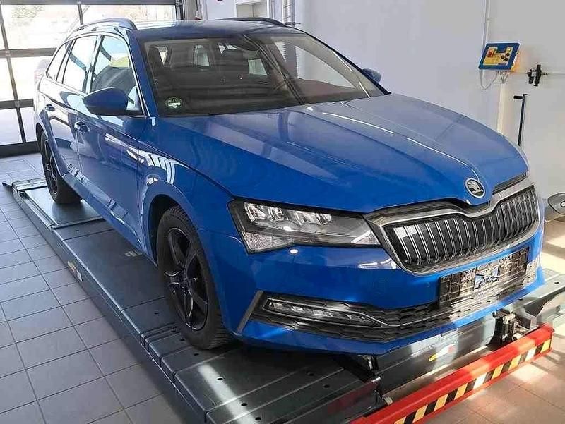 Blau Gebraucht 2022 Skoda Superb Ambition Kombi | 22.780 € (Fairer Preis) - Bild 1/4