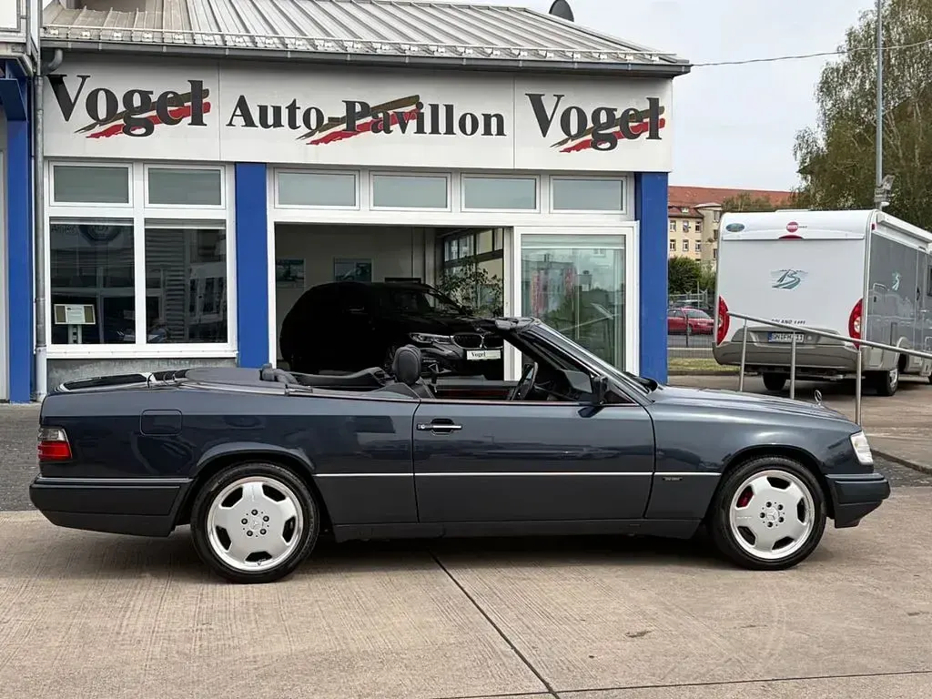 Gebraucht Mercedes E200 Edition 136 PS (100 kW) 1997 Schwarz Cabrio